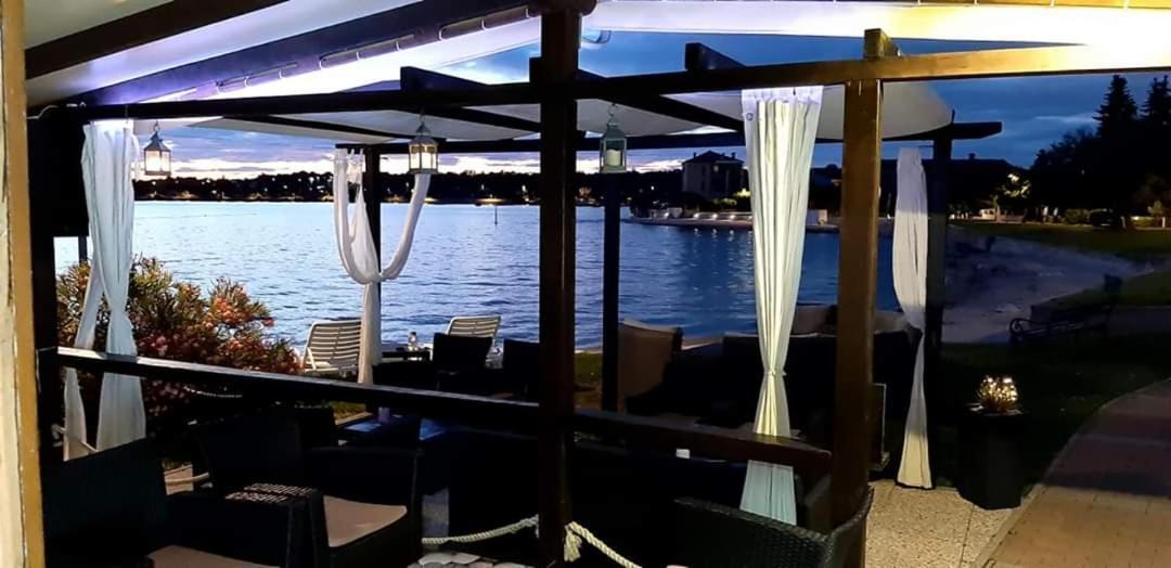 App Palcic K Apartman Novigrad Istria Kültér fotó