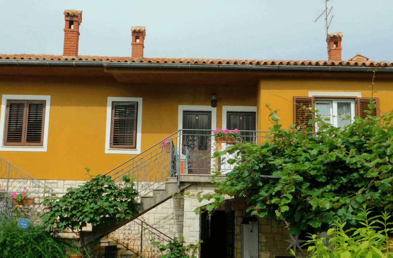 App Palcic K Apartman Novigrad Istria Kültér fotó